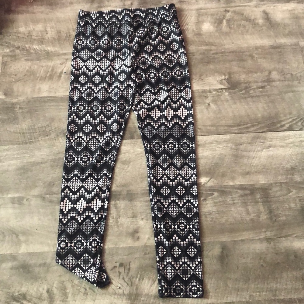 Geometric pattern leggings